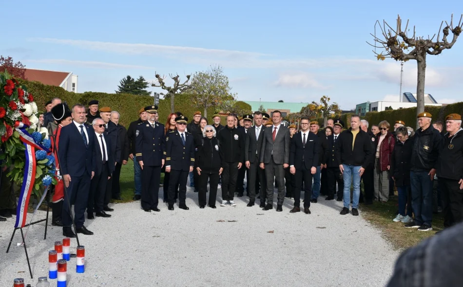 FOTO Uoči blagdana Svih svetih izaslanstva Grada i Županije položili vijence