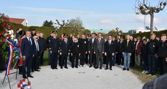 FOTO Uoči blagdana Svih svetih izaslanstva Grada i Županije položili vijence