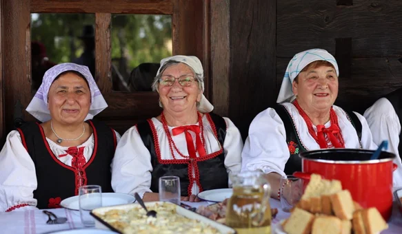 VIDEO Babica Štefanija priprema juhu od hajdine kaše s buncekom i slatku zlijevku