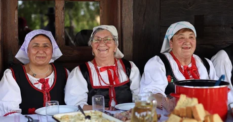 VIDEO Babica Štefanija priprema juhu od hajdine kaše s buncekom i slatku zlijevku