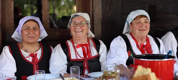 VIDEO Babica Štefanija priprema juhu od hajdine kaše s buncekom i slatku zlijevku