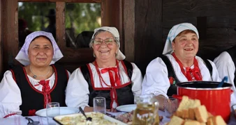 VIDEO Babica Štefanija priprema juhu od hajdine kaše s buncekom i slatku zlijevku
