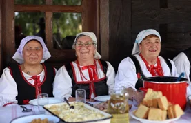 VIDEO Babica Štefanija priprema juhu od hajdine kaše s buncekom i slatku zlijevku