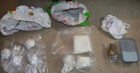 PAO DILER Policija zatekla velike količine kokaina, trave, tabletica...