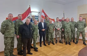 Polaznici Visoke dočasničke izobrazbe posjetili Županijsku palaču, dočekao ih župan Stričak