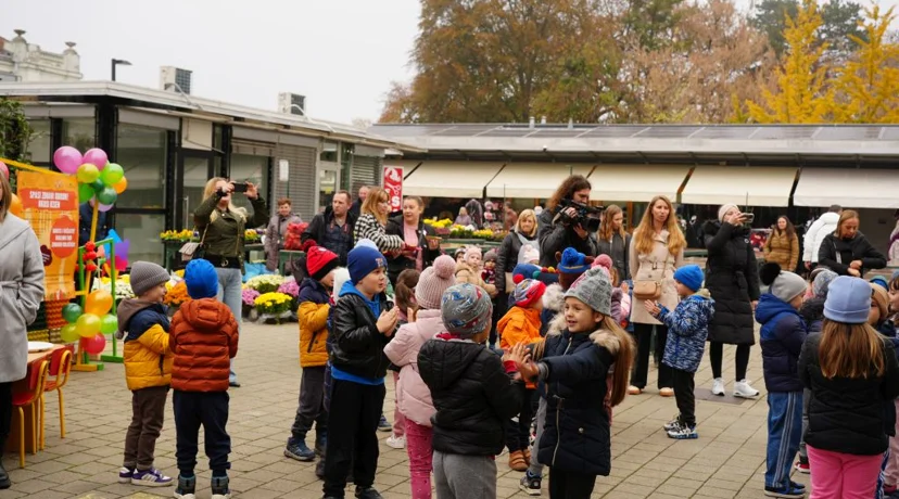 Brojni građani sa svojim najmlađima na Varaždinskom placu kušali zdrave jesenske obroke