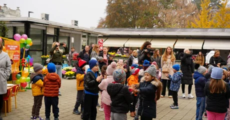 Brojni građani sa svojim najmlađima na Varaždinskom placu kušali zdrave jesenske obroke