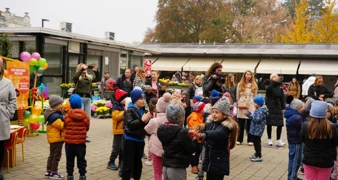 Brojni građani sa svojim najmlađima na Varaždinskom placu kušali zdrave jesenske obroke