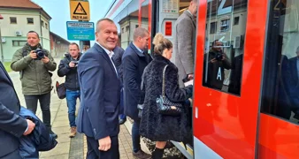 U promet pušten novi dizel-motorni vlak s videonadzorom i internetom postiže brzinu od 120 km/h