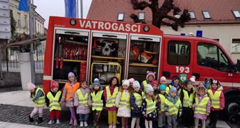 FOTO Djecu oduševili tehnika i oprema hrvatskih hitnih službi
