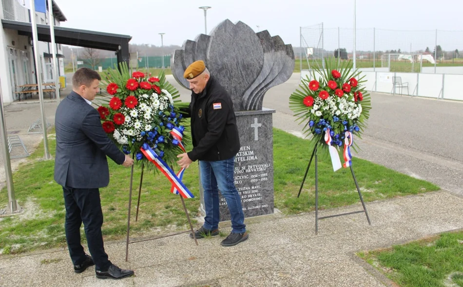 FOTO Diljem Varaždinske županije zapaljeni lampioni za poginule heroje Domovinskog rata