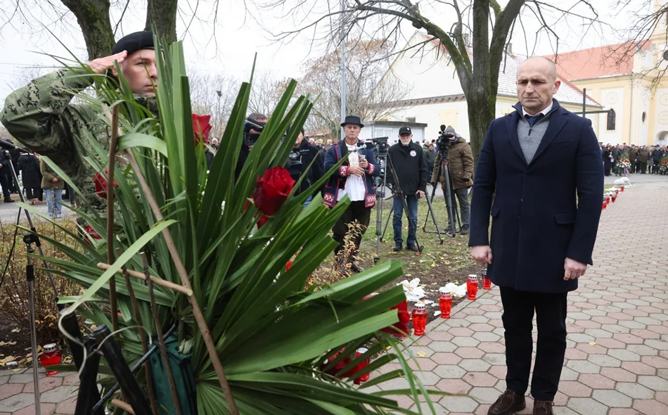 Ministar Anušić: „U vojsci nema mjesta dugoj kosi i bradi! Vojni rok nije ekskurzija!”