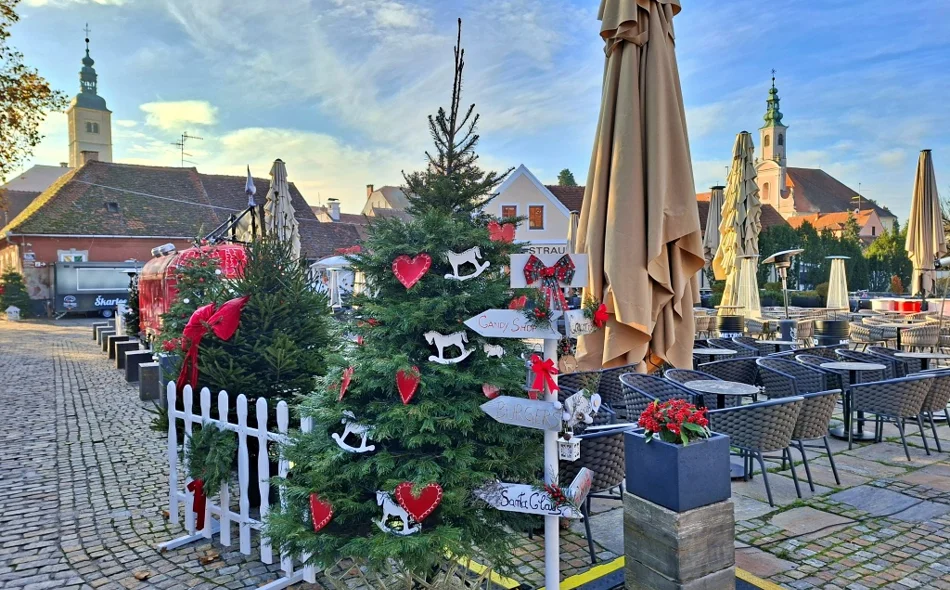 FOTO/AUDIO Grad se licka od ranog jutra za večerašnje otvorenje Adventa u Varaždinu