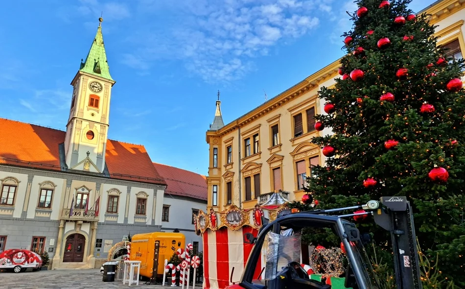 FOTO/AUDIO Grad se licka od ranog jutra za večerašnje otvorenje Adventa u Varaždinu