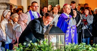 Bosilj zapalio prvu adventsku svijeću ispred katedrale