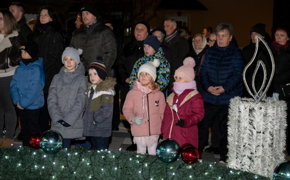 FOTO Mnoštvo mještana okupilo se na Adventu u Knegincu