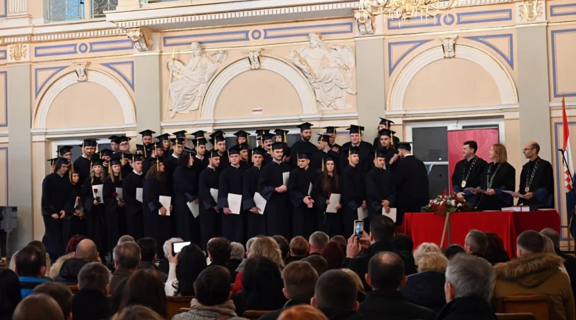 FOTO Promovirano 533 FOI-jevih prvostupnika/ca i magistara/ica
