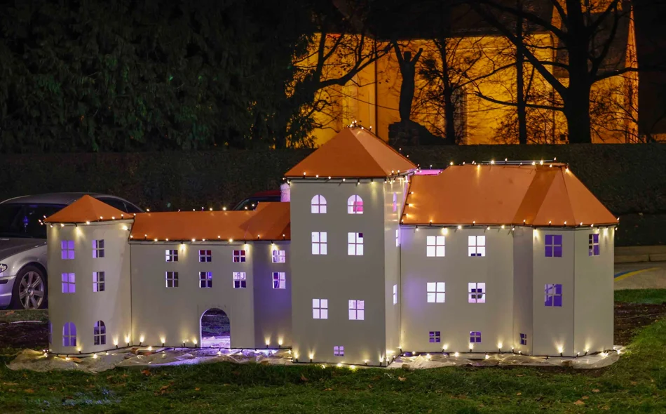 Zasvijetlio Stari grad, postavljen mlin, podignuta i replika piramide na Ivančici!