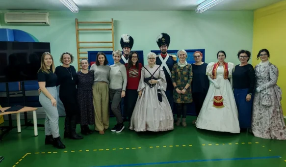 Purgari i Dame u povijesnim haljinama na prigodnom druženju povodom 80. rođendana DV Varaždin