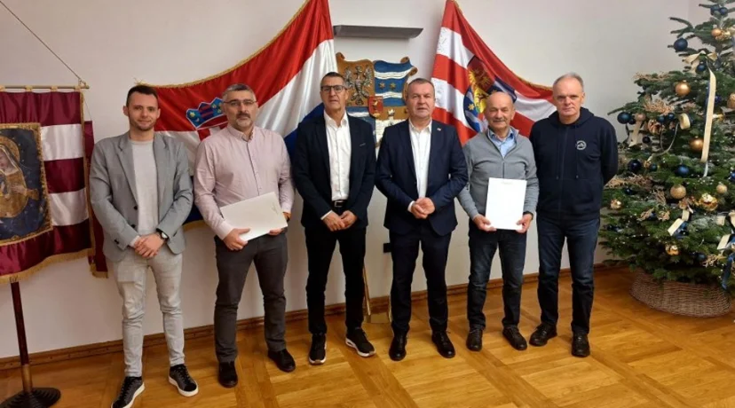 Potpisani ugovori - Centrima izvrsnosti iz odbojke i atletike nova financijska sredstva