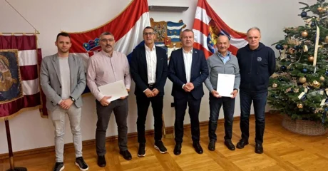 Potpisani ugovori - Centrima izvrsnosti iz odbojke i atletike nova financijska sredstva