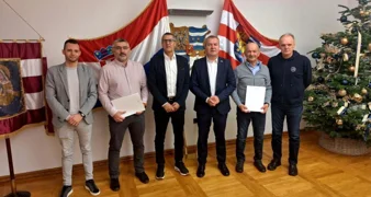 Potpisani ugovori - Centrima izvrsnosti iz odbojke i atletike nova financijska sredstva