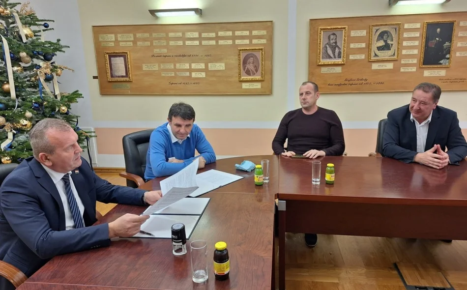 Župan Stričak i gradonačelnik Lepoglave Šoštarić potpisali ugovor o darovanju nekretnine za izgradnju gradske tržnice