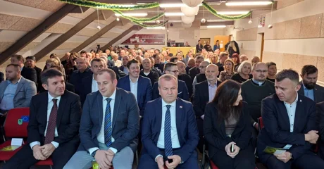 FOTO I AUDIO Župan Stričak s posebnim darom stigao na svečanu sjednicu Gradskog vijeća Grada Lepoglave