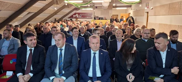 FOTO I AUDIO Župan Stričak s posebnim darom stigao na svečanu sjednicu Gradskog vijeća Grada Lepoglave