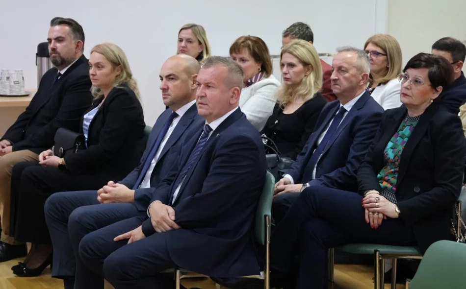 Ravnomjeran razvoj Varaždinske županije - ministrica Hrstić uručila ugovore za dva nova vozila