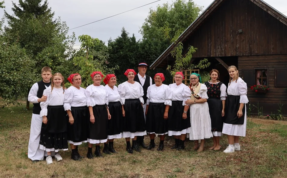 VIDEO Babica Nadica otkriva nam recept za zelne štrukle i finu slatku žemleaču!