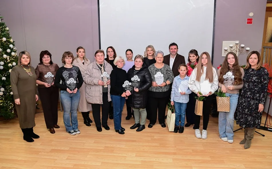 Nagrađeni u akciji &bdquo;Cvijet za ljepši grad&rdquo; dobili svoje nagrade i priznanja