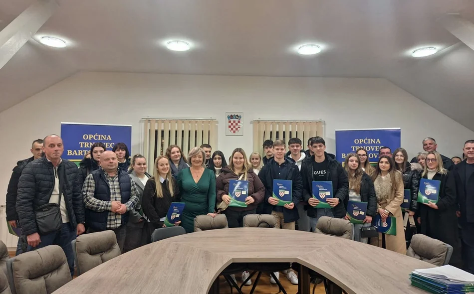 Potpisani ugovori o stipendiranju 50 studenata &ndash; Načelnica Vitković: Ovakav broj stipendista razlog je ponosa cijele općine