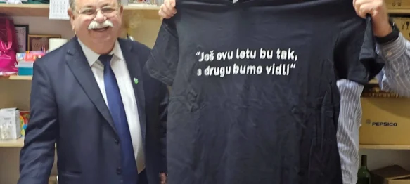 Načelnika Korotaja nasmijao poklon za rođendan: "Kad ekipa zna pogoditi u sridu"