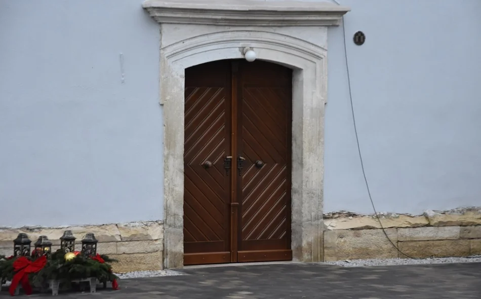 Lovci Lovačkog društva Cestica donirali ulazna vrata za crkvu u Radovcu