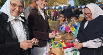 Kak se delaju cveteki od krep papira?