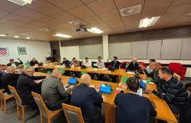 Na raspolaganju više od 32 milijuna eura, oporba tvrdi: &bdquo;Proračun nije ni investicijski ni socijalni&rdquo;