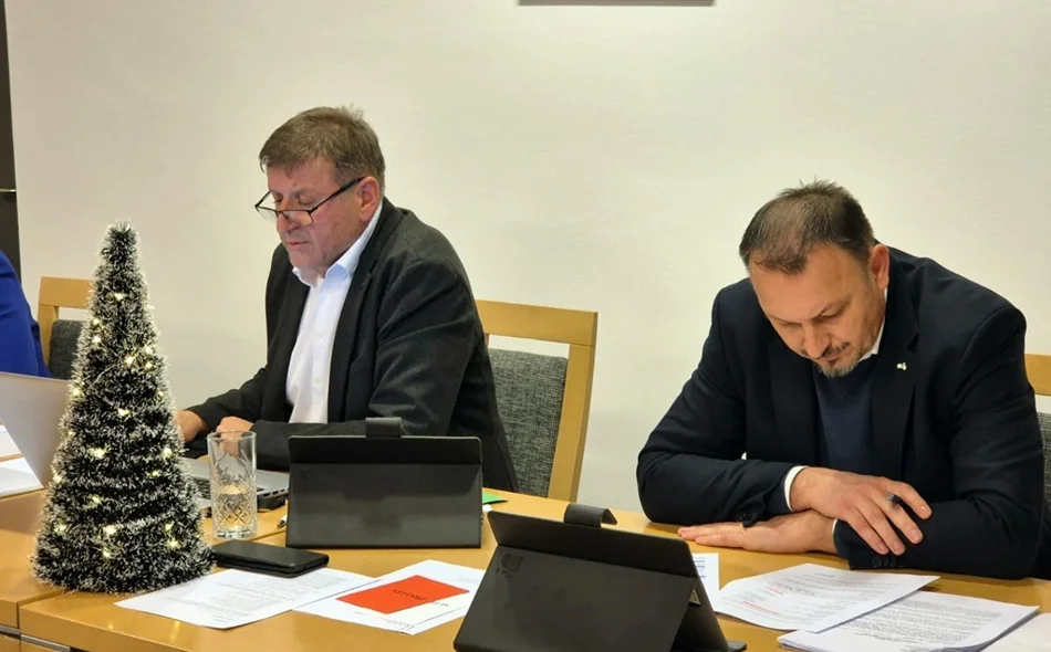 Na raspolaganju više od 32 milijuna eura, oporba tvrdi: &bdquo;Proračun nije ni investicijski ni socijalni&rdquo;