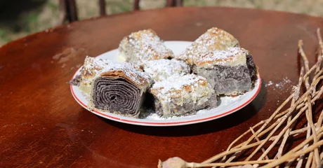 VIDEO Tajnu najtanje proste trnovečke makovnjače &ndash; kroz koju se vide čitati novine &ndash; priča nam babica Anka