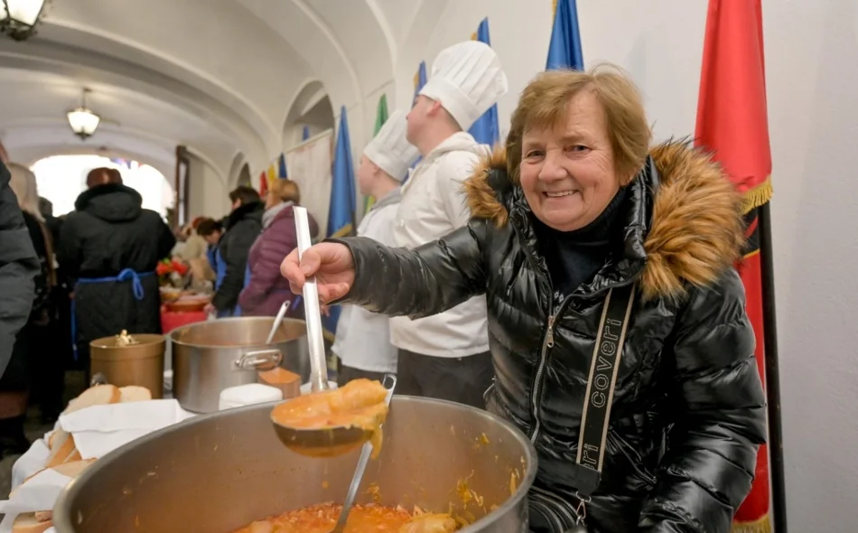 Prikupljeno&nbsp; gotovo 1400 eura pri podjeli sarme i kolača za Zakladu za pomoć djeci &bdquo;Vita&ldquo;