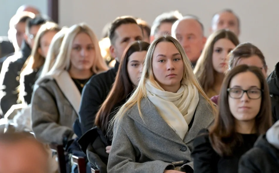AUDIO Učenicima i studentima Varaždinske županije svečano uručene stipendije