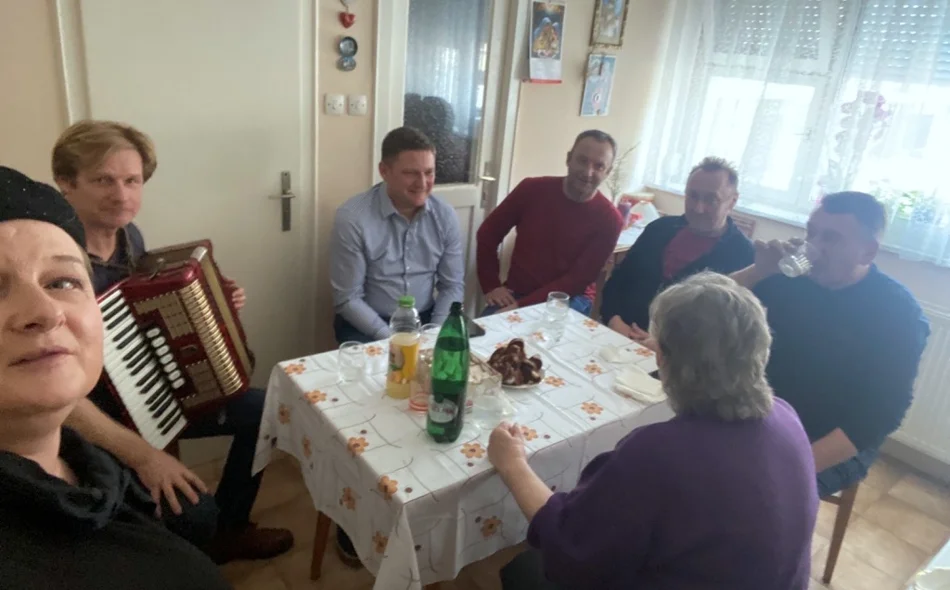 Učiteljica glazbenog Marija Jug ganuta posjetom bivših učenika OŠ Cestica