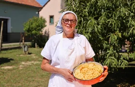 VIDEO Okusi Jalžabeta iz ruku babice Marine &ndash; kiseli zabieleni krumper i slatke ružice