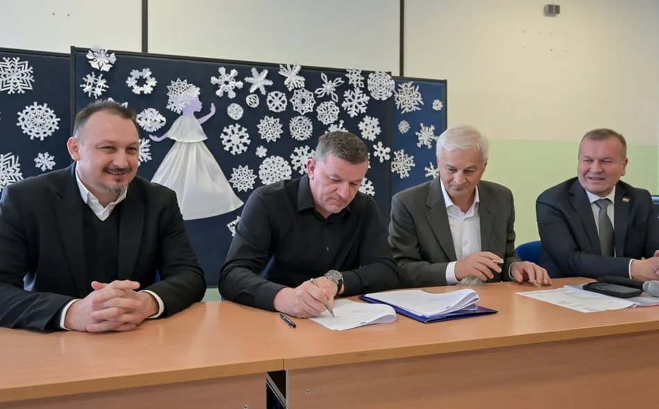 FOTO Gotovo 1,8 milijuna eura za školske dvorane u Črešnjevu i Remetincu