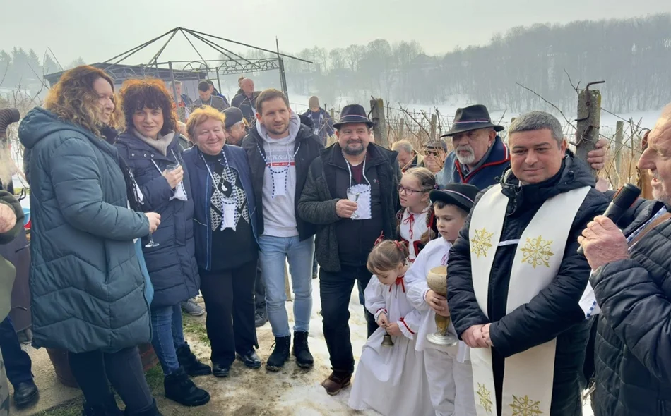 FOTO Živo je bilo u vinogradima diljem županije &ndash; prizvana još jedna dobra i rodna godina!
