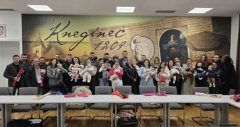 Roditeljima uručene naknade za novorođenu djecu