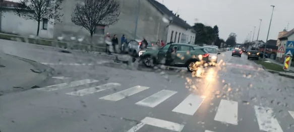 FOTO čitatelja: Sudar na nepreglednom raskrižju, troje ljudi u bolnici