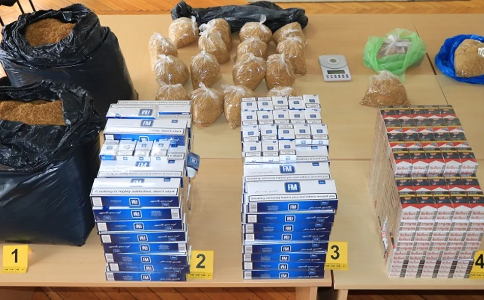 Pala četvorka s velikom količinom duhana, droge i oružja!