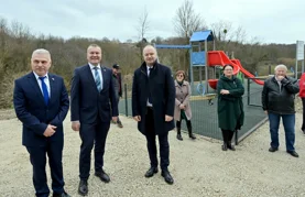 Ministar Šipić, župan Stričak i načelnik Žugčić obišli novoizgrađeno dječje igralište