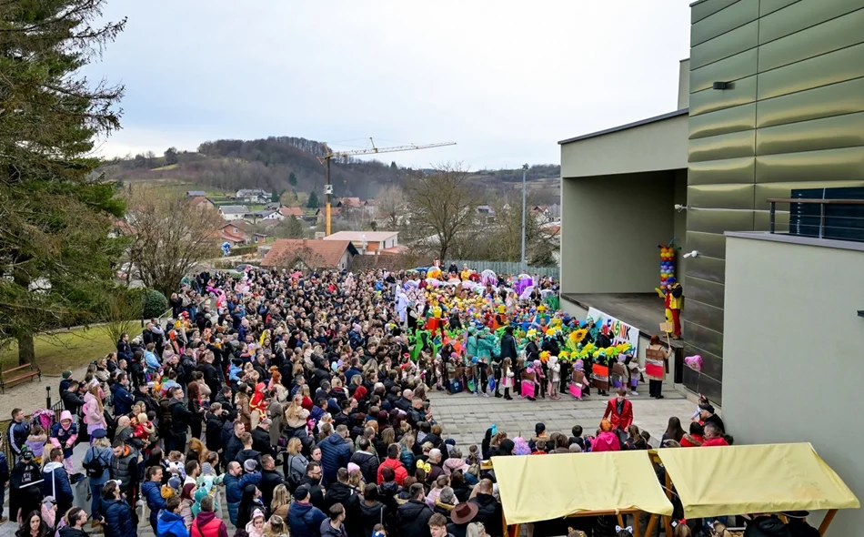 FOTO Šarenilo, smijeh i pjesma obilježili Dječji fašnik u Novom Marofu
